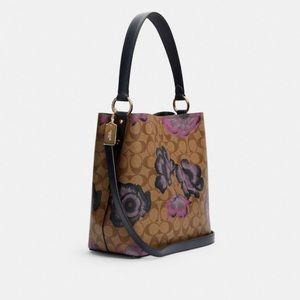 Coach Town Bucket Bag🌺